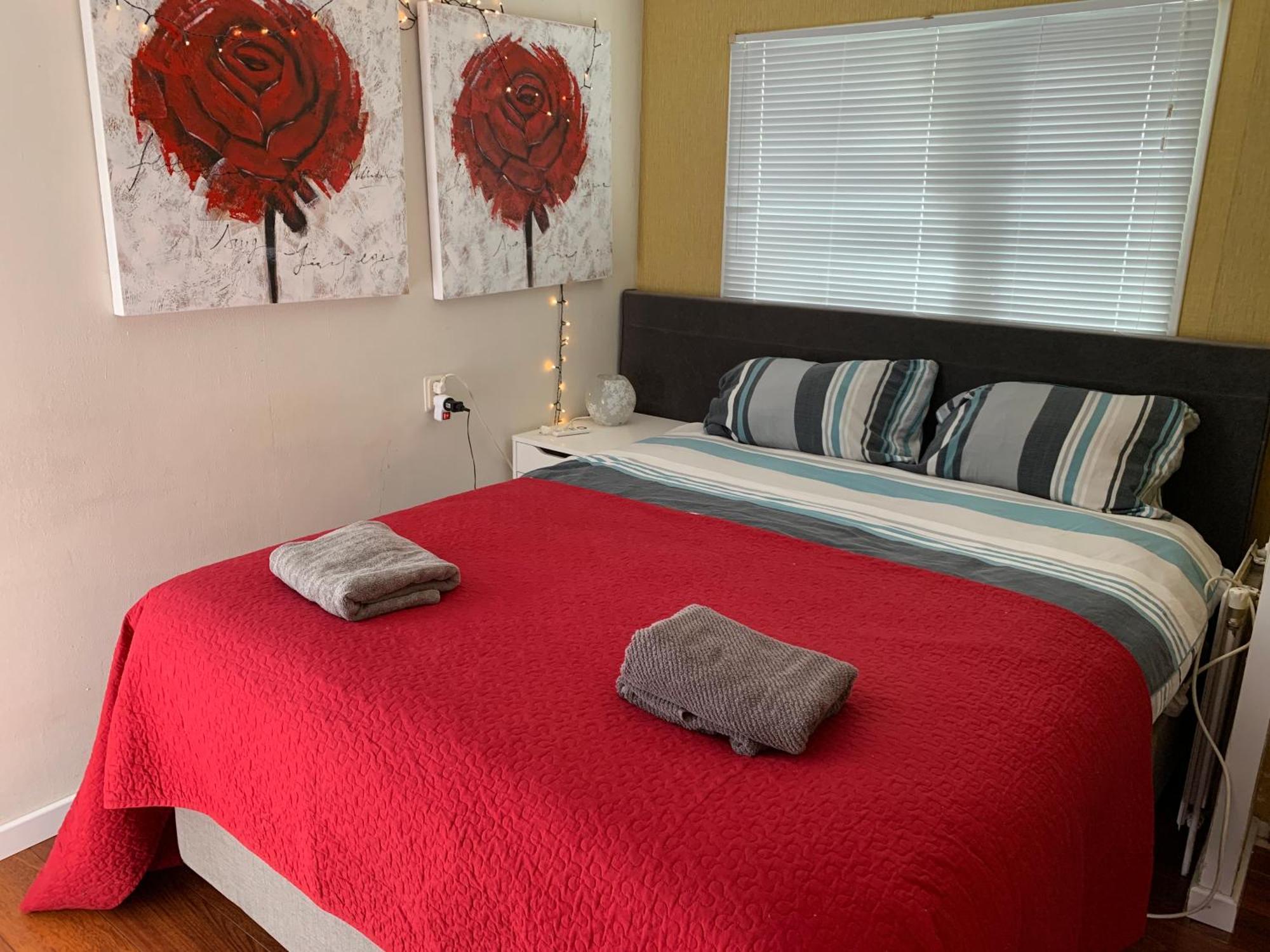 Campingplatz Gezellige Ruime Cottage, Prive, 2 Slaapkamers, Hond Welkom! *